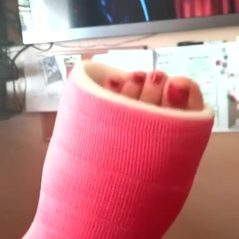 red toes - pink slc