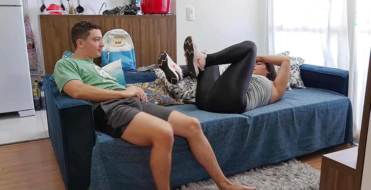Bossy Hot Roommate (ep 3)