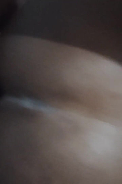 哥哥一边出去购物一边玩后入式性爱.