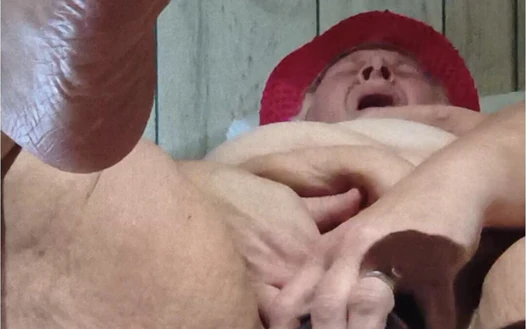Deliğinin derinliklerine bu dildo gidiyor amına mı sakso çekiyor?