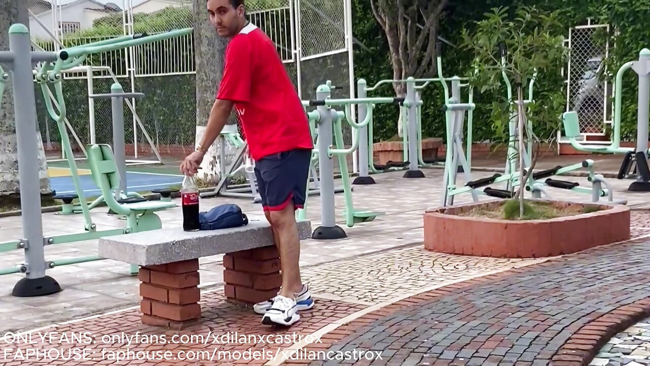 Hetero Athlete Takes off the Condom Without Me Noticing and Cums in My Anus. Creampie Latino