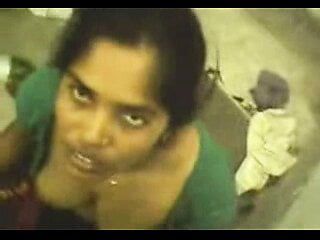 Застенчивую южно-индийскую тетушку дези трахнули