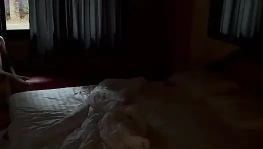 Karım gösteriş yapmayı seviyor.