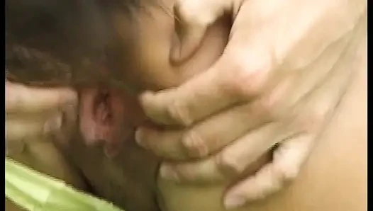 Tante girang Jerman tetek besar menunggangi kontol di alam
