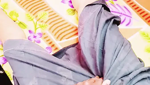 Домохозяйка дези Сари, неверный муж трахает Свамиджи. Телугу грязные разговоры.