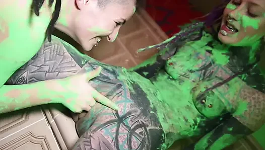 Alternative Lesbian Girls – Dreadlocked Teases in Green Color Fuck