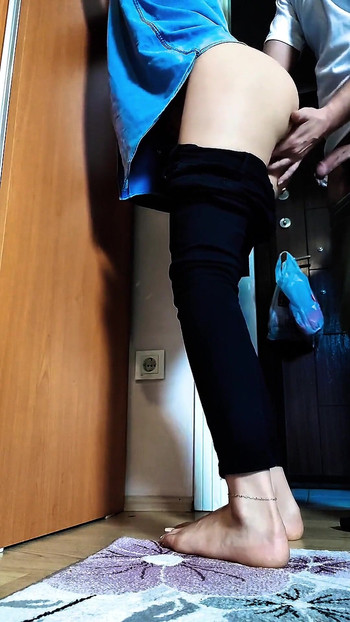 Un gerente se folla a su asistente con velo en el trabajo | Clip 1