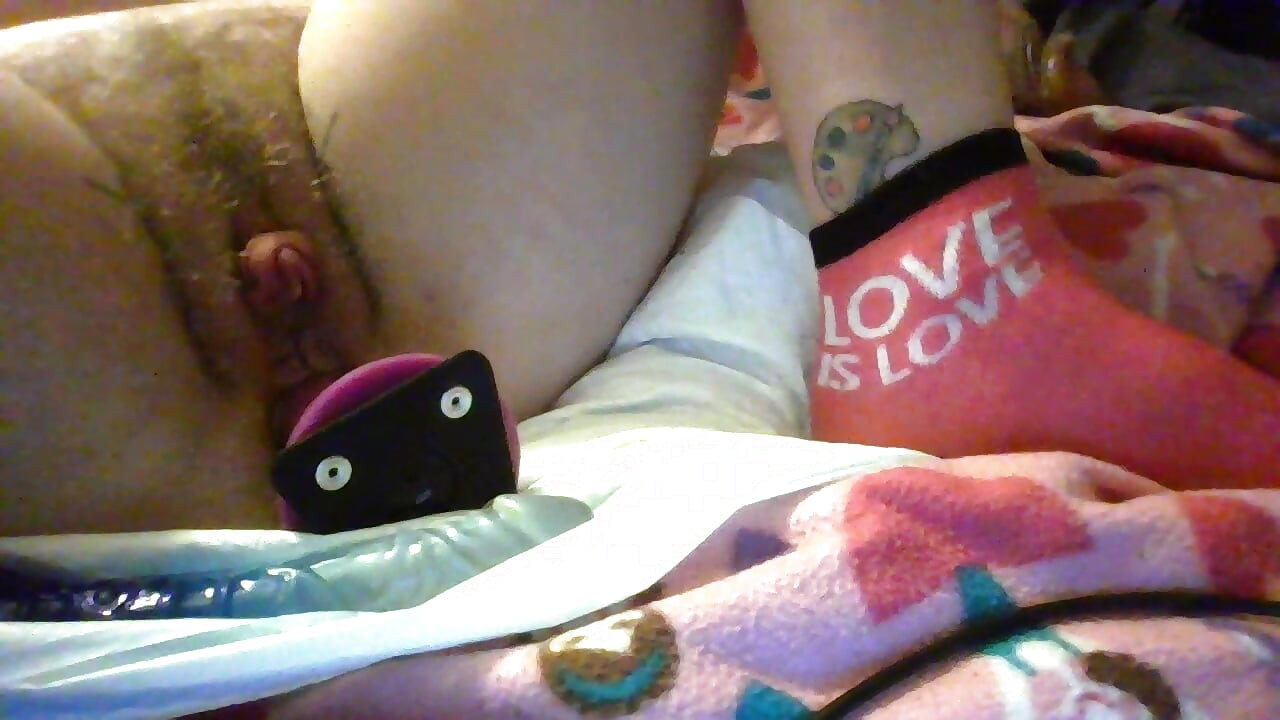 วิดีโอคลิปสั้นสาวข้ามเพศ FTM ช่วยตัวเองเดี่ยวของเล่นทางเพศโดย Badwolf Badass