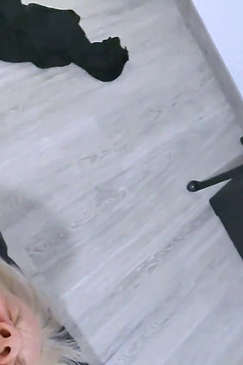 Blowjob yang baik, air liur dan dia meniduri vagina dan pantat saya