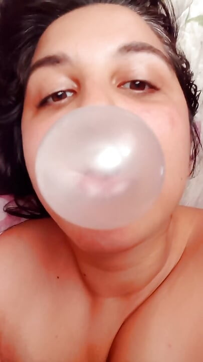 Nude Horny and Doing Big Bubbles for You - Bunny Looner