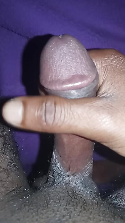 セックスビデオを見て手遊びを楽しんでいる