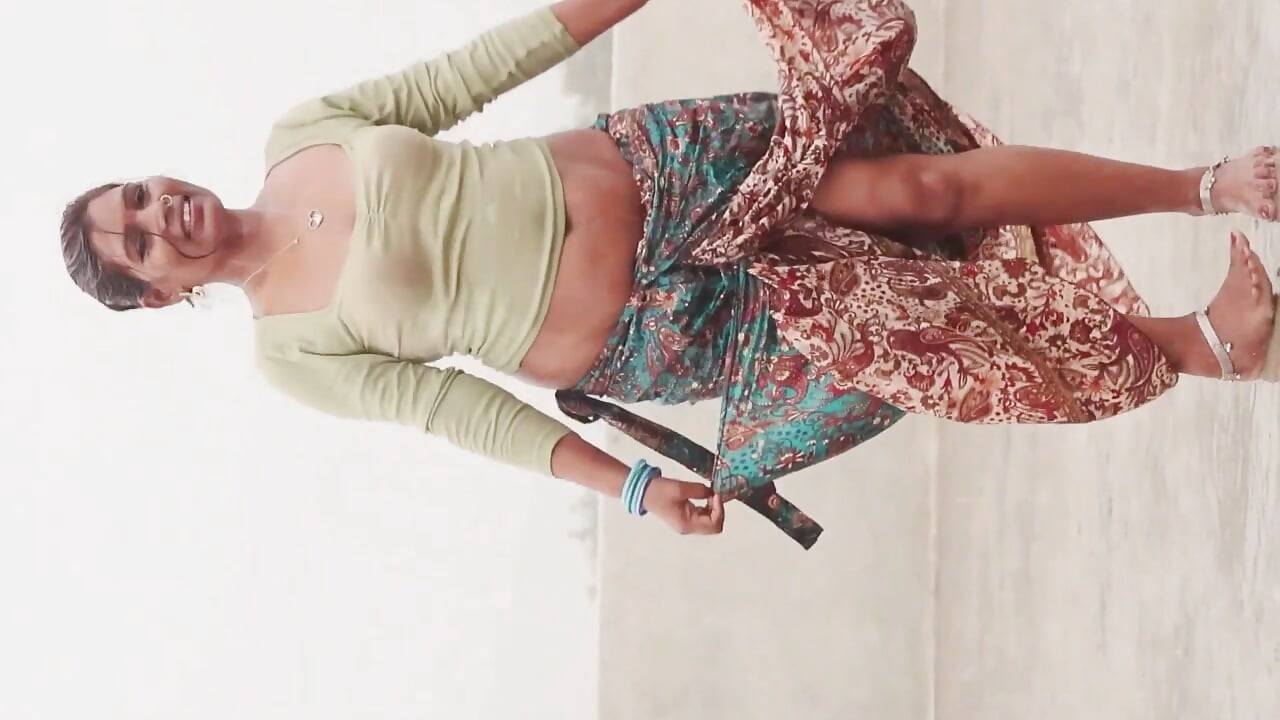 +18 可爱的脸深操逼。我第一次抓住红手并利用 .18+ 第一次印度继妹的重口味性爱