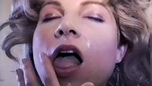 Cynthia si cewek amatir dengan memek berbulu seks anal tahun 90-an