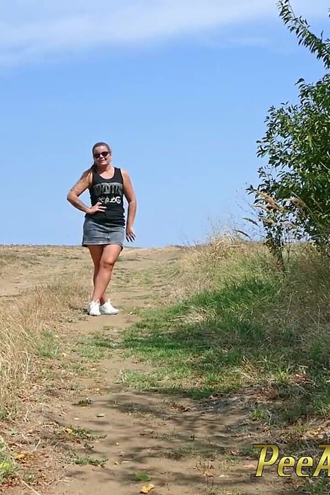 Chubby girl pee with standing with her legs opened