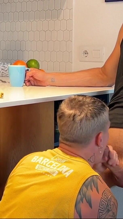 Epický okamžik z "Manžel vykoural svého přítele, zatímco jeho žena myla nádobí"
