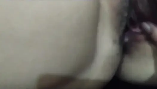 Spielen sie mit ihrer muschi bis zum mädchen