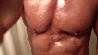 Muscle daddy bodybuilder oiling