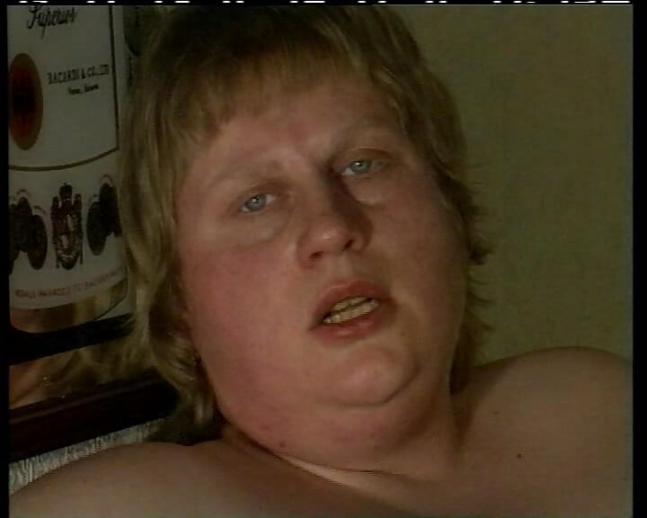 BBW niemiecka amatorska suka bawi się dużą zabawką erotyczną