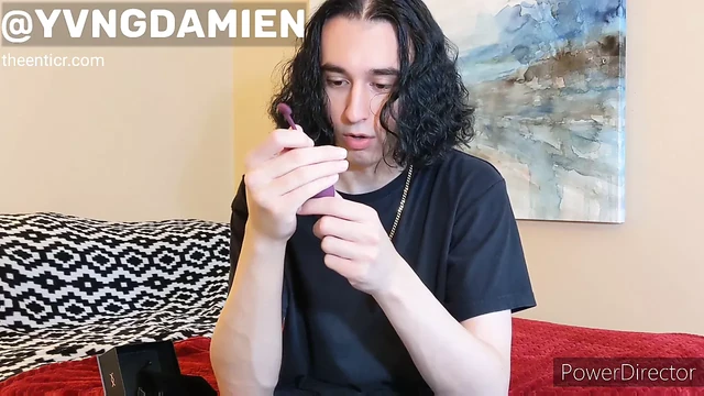 TheEnticr Unboxes New Vibrator