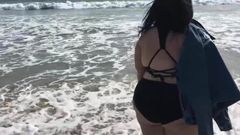 En la playa con una diosa