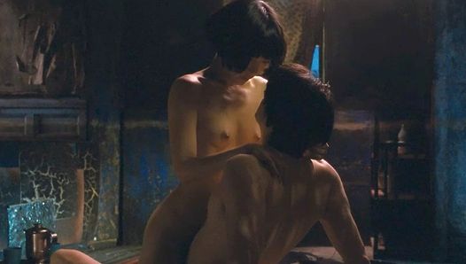 Doona Bae cavalga um gay em nuvem atlas scandalplanet.com