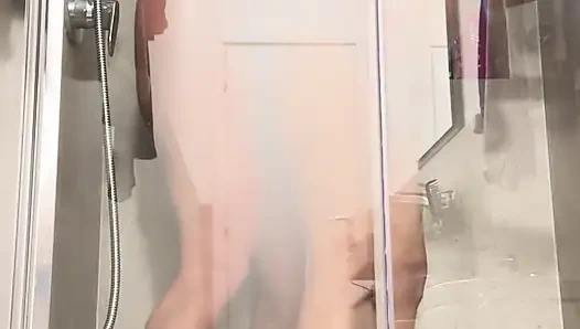 Nackte heiße dusche mit meiner frau