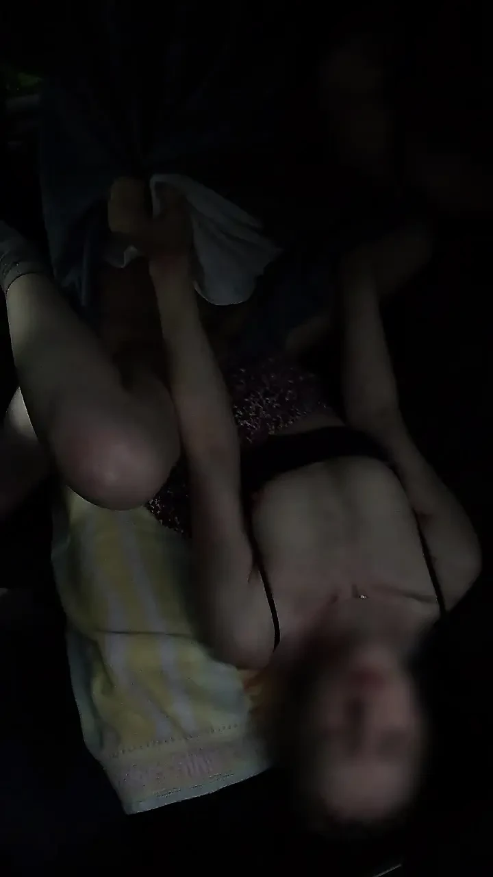 车内性爱（在车里裸体）