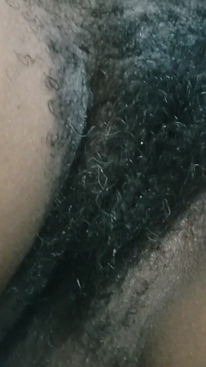 La vie secrète passionnée d’une tentatrice mature pendant qu’une grosse MILF à la chatte poilue et sexy se fait baiser derrière les portes closes | Clip 2