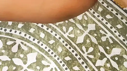 Ich ficke meine schwägerin, wenn ich sehe, dass sie allein zu hause ist, indisches desi-mädchen