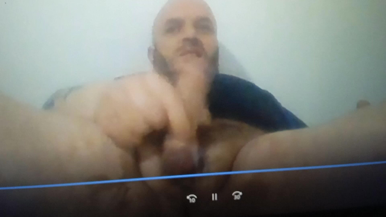 DJ spruter mye sæd
