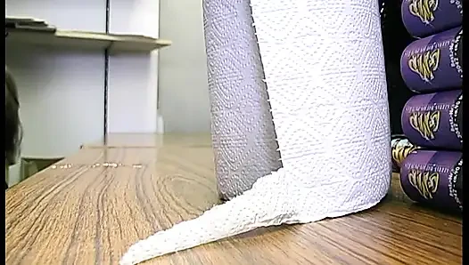 Esmer sürtük onun için mastürbasyon yapıyor
