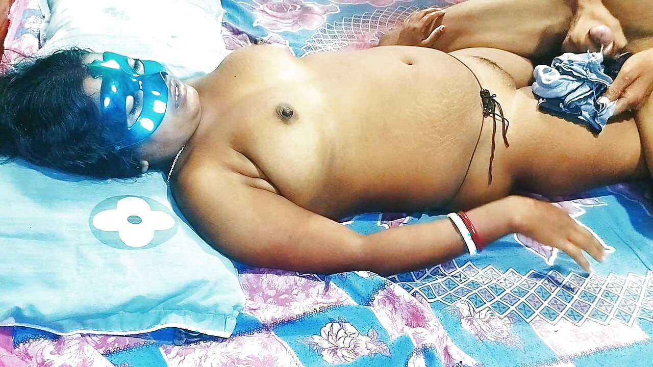 Mamãe vabi voltou depois de muito tempo, então fodeu gostoso a garota da vila