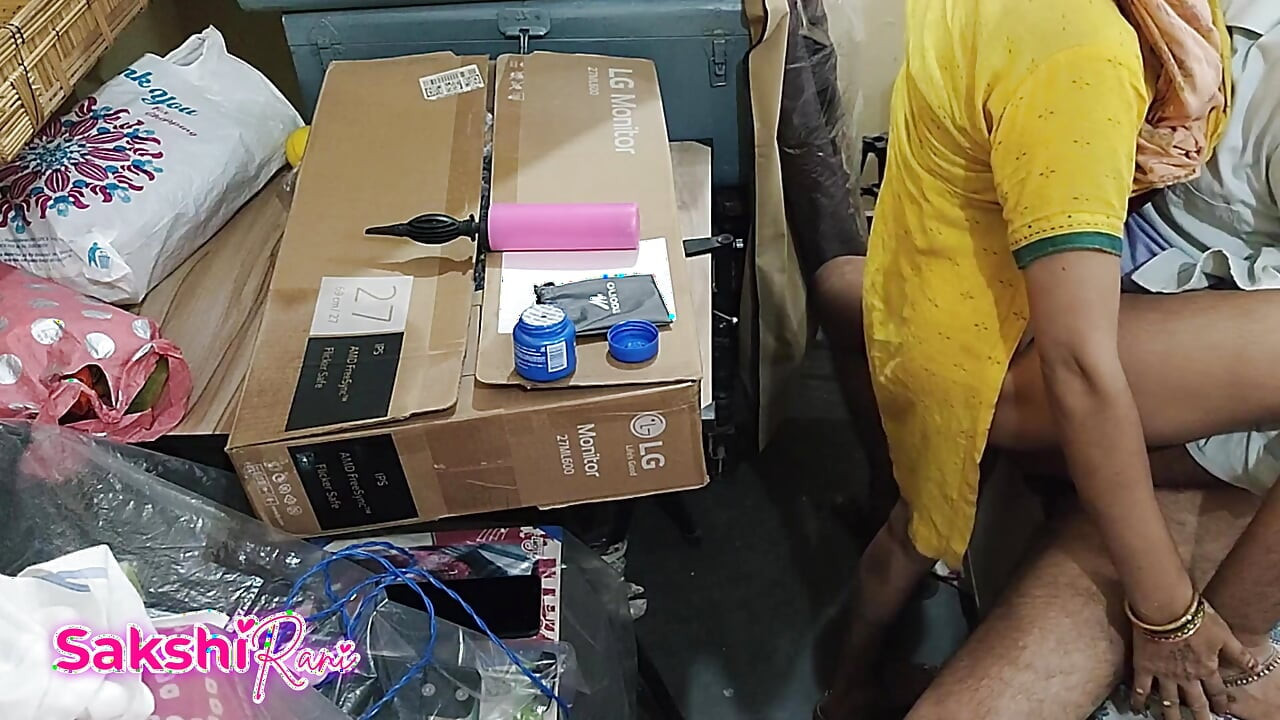 Kaamwaali ki Thukayi làm tình video đầy đủ, chủ cửa hàng bắt gặp cô ấy đang thủ dâm âm hộ, người giúp việc Ấn Độ làm tình video mms nói chuyện tiếng Hin-di