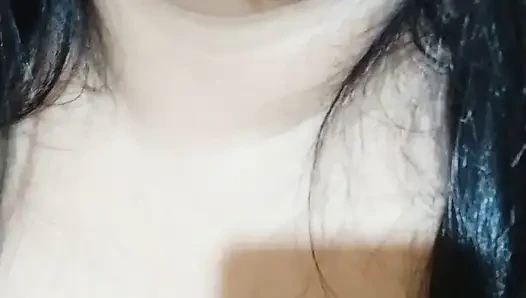 Aku lagi asik masturbasi supaya tetanggaku yang mesum bisa ngeliat aku.