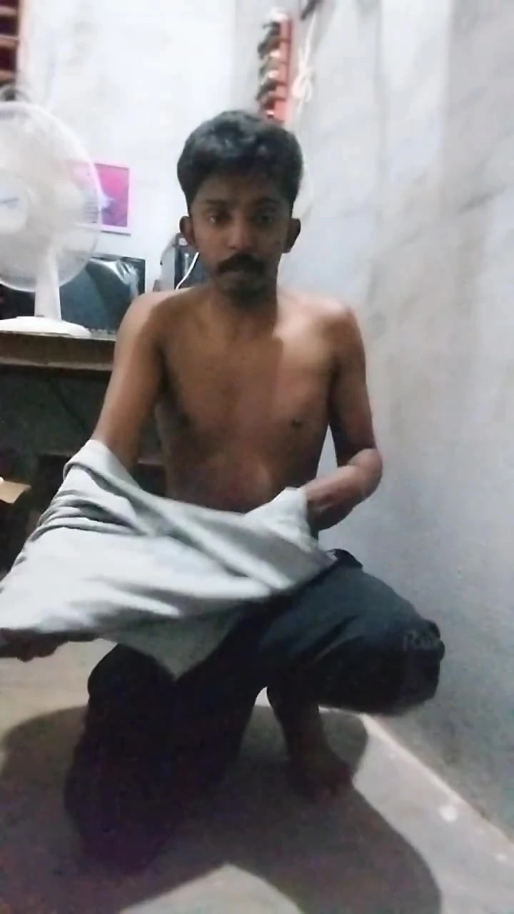 MüdürDumgfag shithin yere boşalıyor ve sidikle yalıyor
