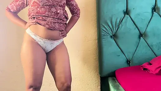 İri güzel kadın öğrenci mastürbasyon yapıyor