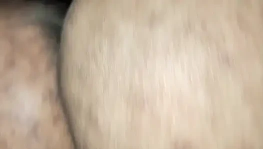 Junges paar teilt echte nacht vibes zusammen