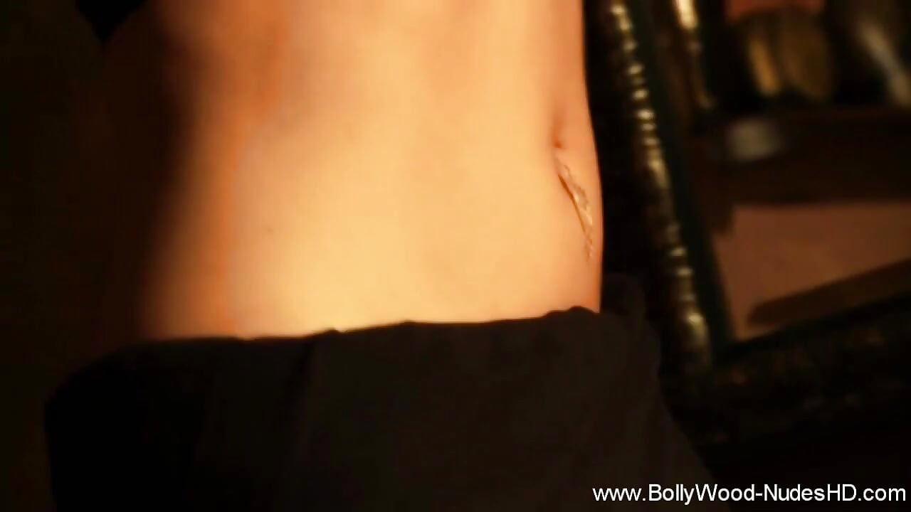 Deva Dassi's Exotic Midriff