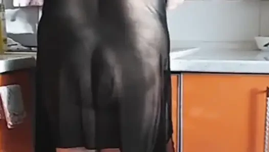 Fucked a fat woman in the kitchen doggy style and cum in her mouth, she ate the sperm