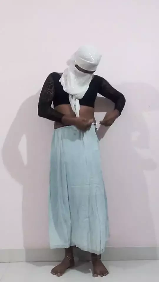 穿纱丽服的变装者