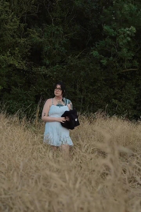 Cutesy Farmgirl Fucks Herself on a Walk