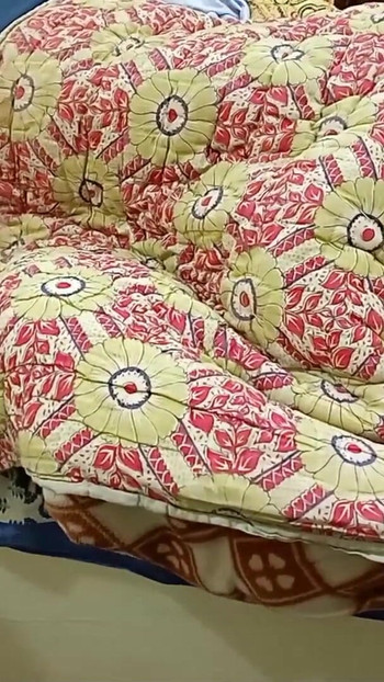 Moj polu sin je ležao u blizini i držao me čvrsto jebao celu noć | Klip 3