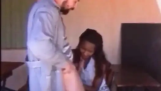 Büyük götlü zenci hatun göt deliğine sikiliyor