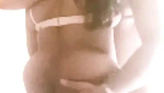 Desi indische tamilische bBW-ehefrau Latha stehende umarmung, arsch squeeze & muschi lecken von financier für schuldenzahlung!