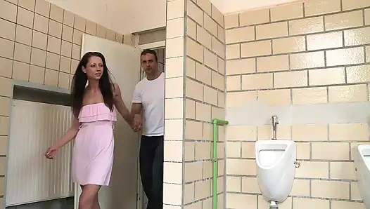 За Трахом На Улице Наблюдали Страстно