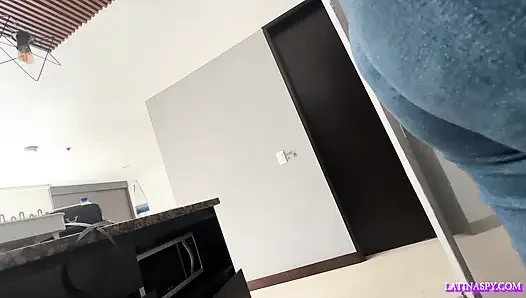 Büyük doğal memeli siyah hizmetçi TC'ye yardım etmeye geliyor bölüm 1