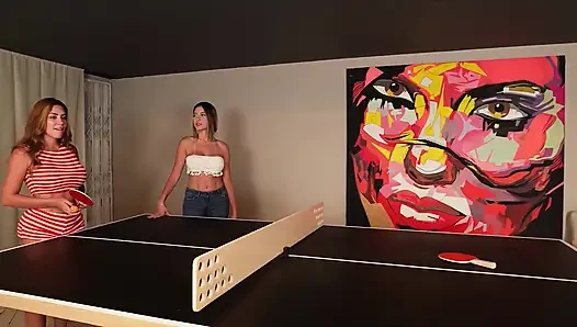 Sara Blonde ile öğleden sonra pin pong, erkek arkadaşım orada değilken üçlü ile sona eriyor