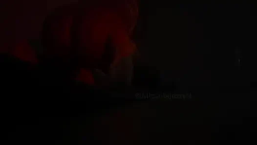 Cewek semok kulit hitam lagi asik ngentot memek sempitnya pakai dildo