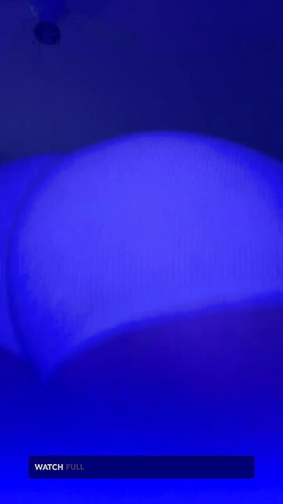Twerken met grote reet in Blue Light