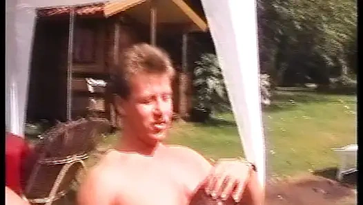 Lubang pantat sempit pelacur jerman ini dientot habis-habisan sampai matanya merem melek